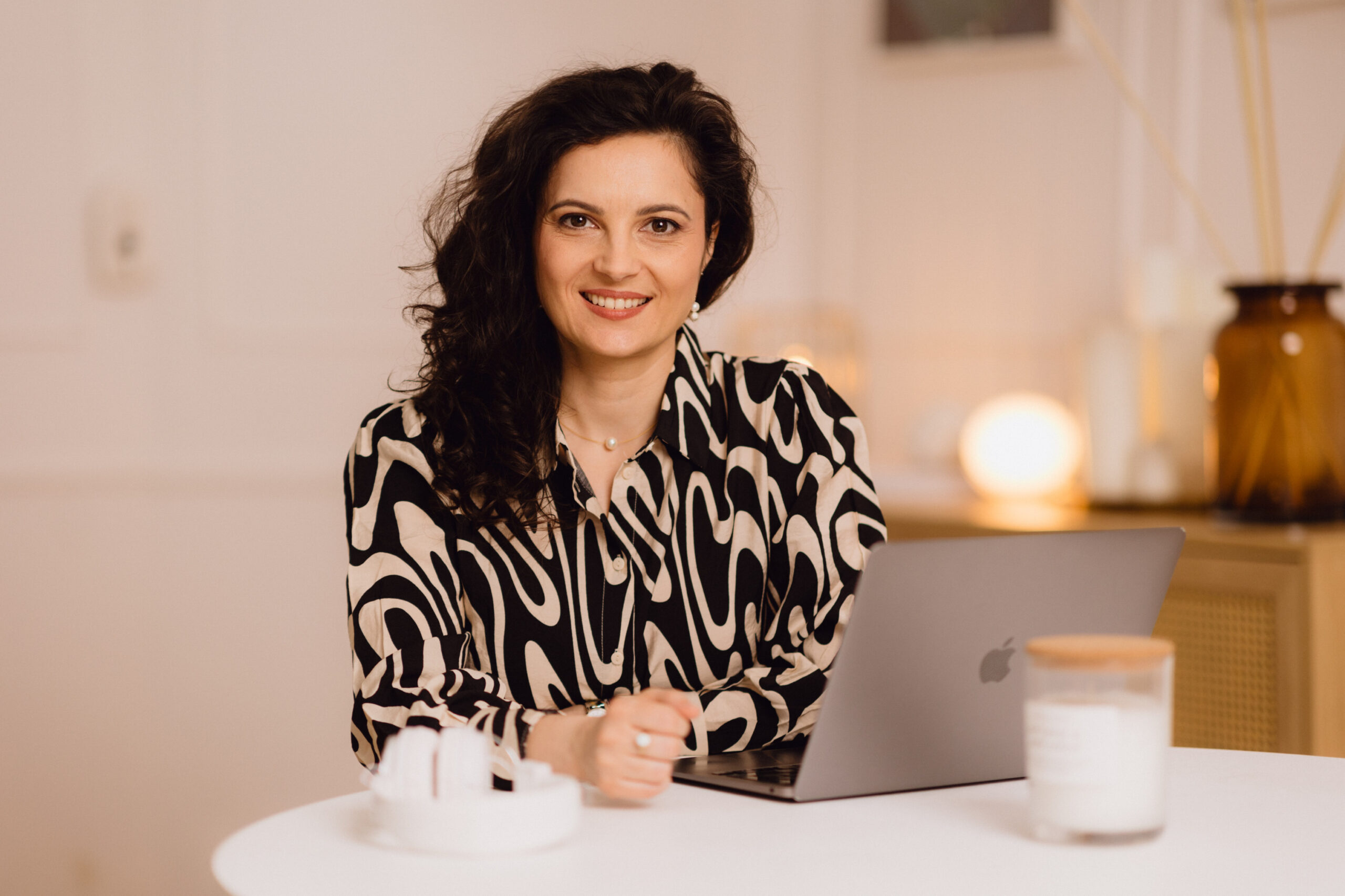 Dansul cu algoritmii: ghid pentru o comunicare autentică și de impact în Social Media