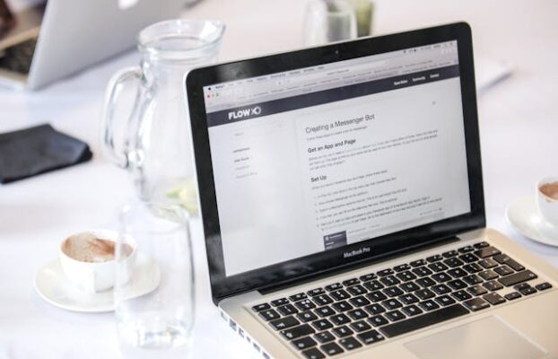 Strategia de comunicare în era AI: cum rămâi relevant când toată lumea scrie cu ChatGPT?